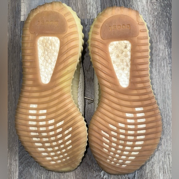 Yeezy Boosts 350 - Picture 6 of 10